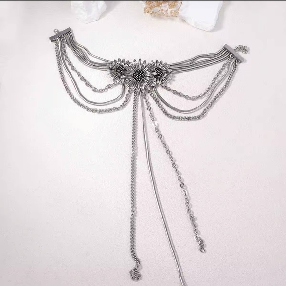 Vintage-Inspired Layered Sunflower Choker Necklace – Statement Piece - Picture 7 of 16